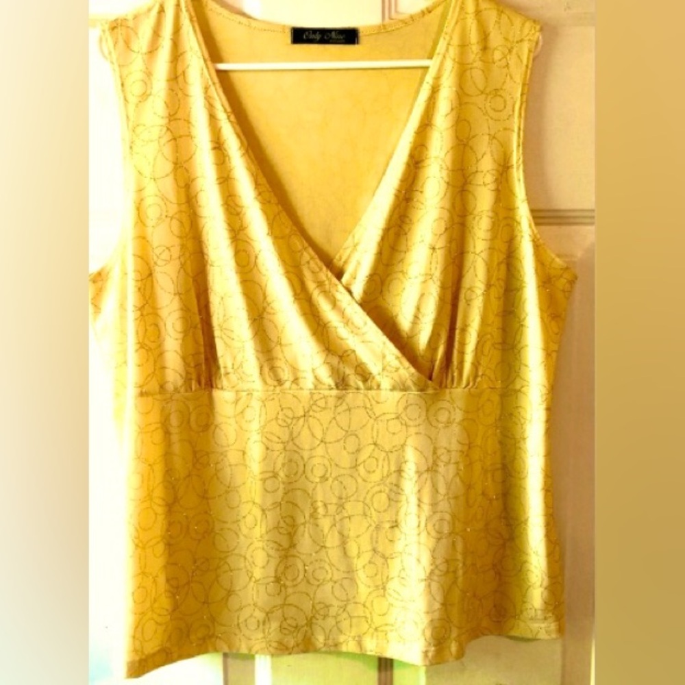 Only Nine Butter Yellow Sparkly Gold Circle Pattern Sleeveless Knit Blouse 2X